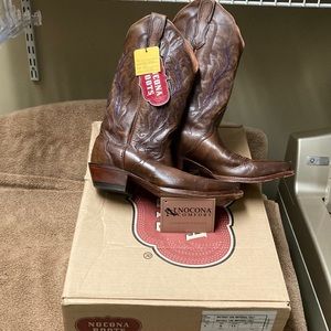 Women’s Nocona boot with tags.